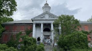 Exploring the ABANDONED Metropolitan State Hospital (Waltham, MA)