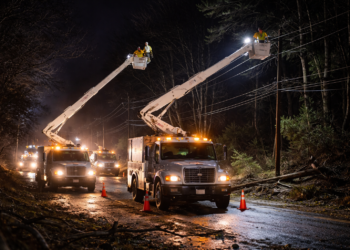 most up‑to‑date picture available right now (Tuesday night, March 17, 2026) of power outages in Plymouth County,